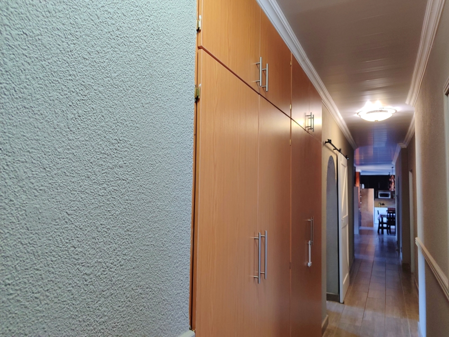5 Bedroom Property for Sale in Doringkruin North West